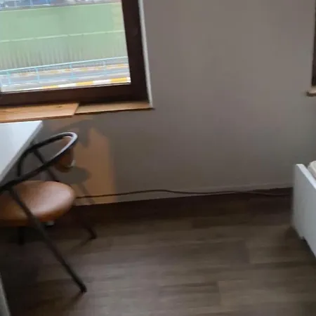 홈스테이 Lodelinsart 샤를루아